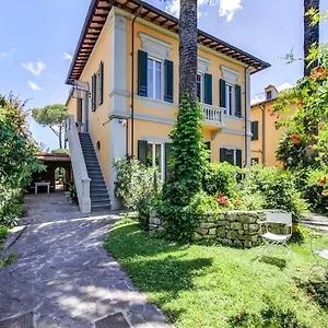 Pisa Getaway By The Tower